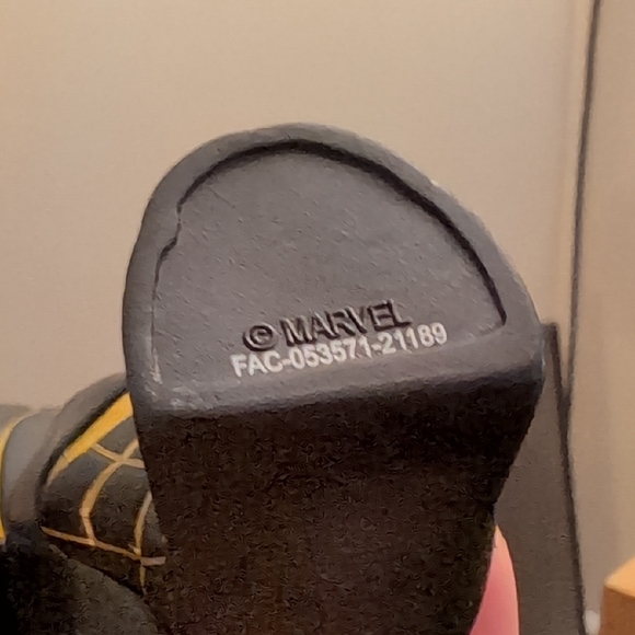 Black and Gold Spider-Man Collectible Figure - Picture 5 of 5